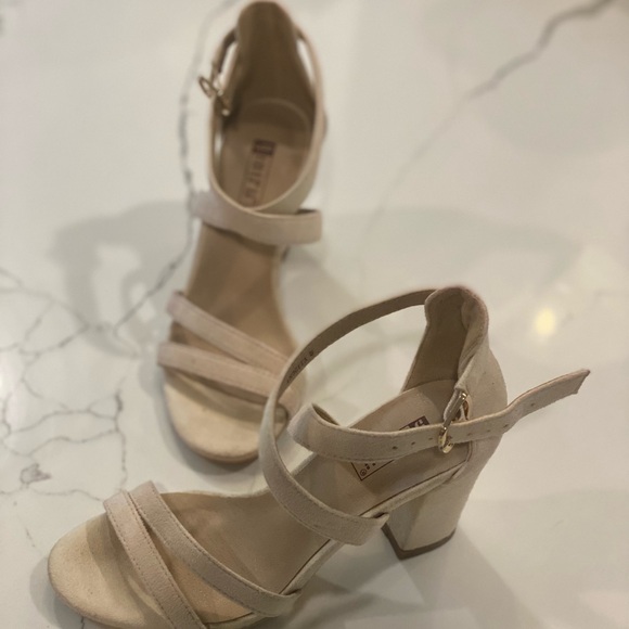 Beige suede heels - Picture 3 of 3